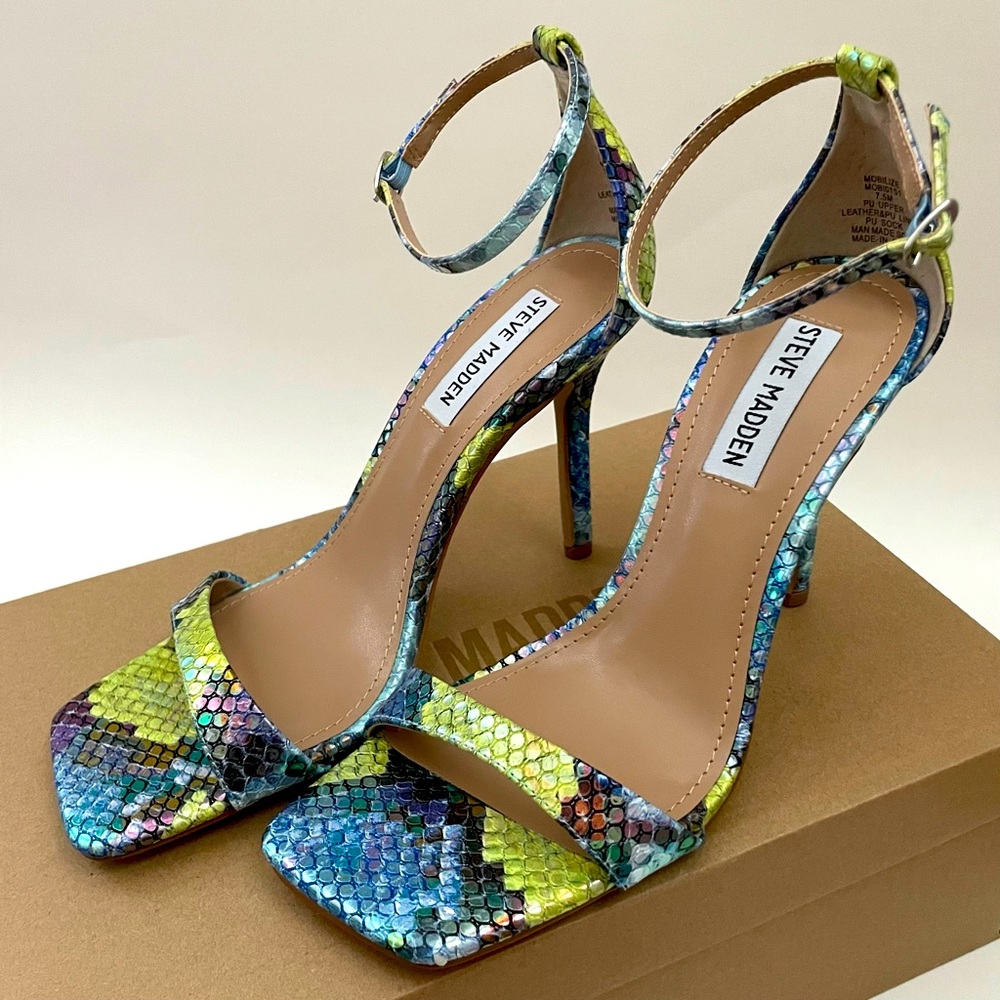 Steve Madden Mobilize Blu Snake heels in size 7.5